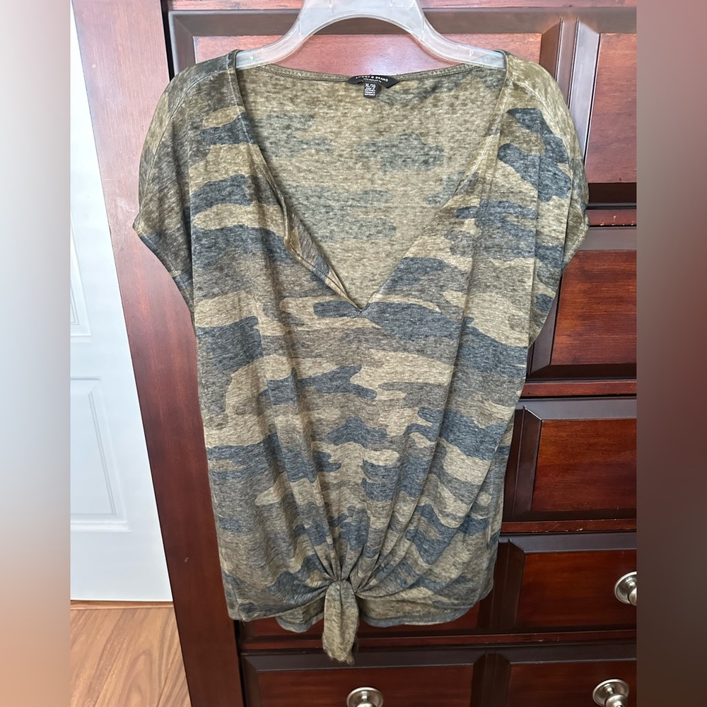 Lucky Brand Womens XL Green Camouflage Tie Front V-neck Short Sleeve Tee New